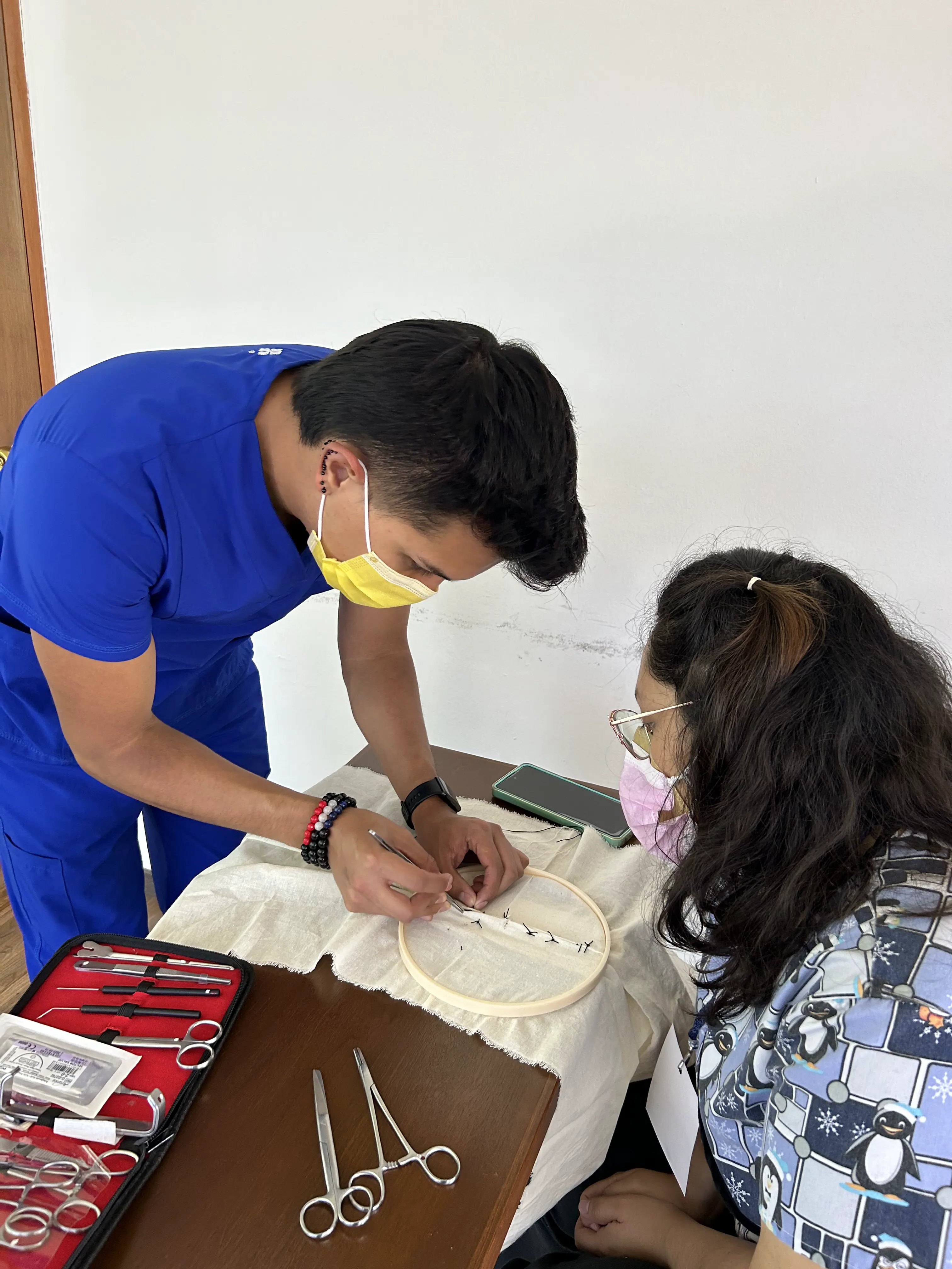TALLER DE SUTURAS